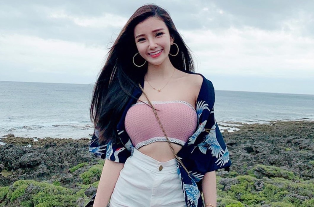 国产骚 妹子小性 奴张开双腿求主人填满淫 话连连天天和男友 操 逼拍 片